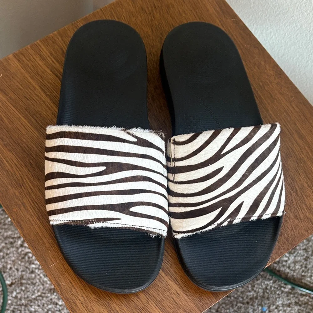Fitflop EUC Iqushion Hair-on Leather Zebra Print Slides Women’s EU 42 / US 10